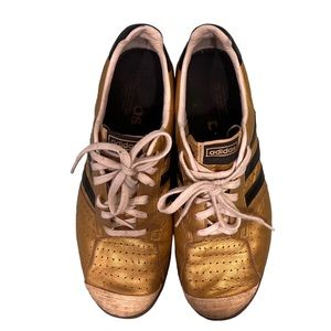 ADIDAS! Gold with black strips. Vintage worn look. SO COOL! size 10 men’s.